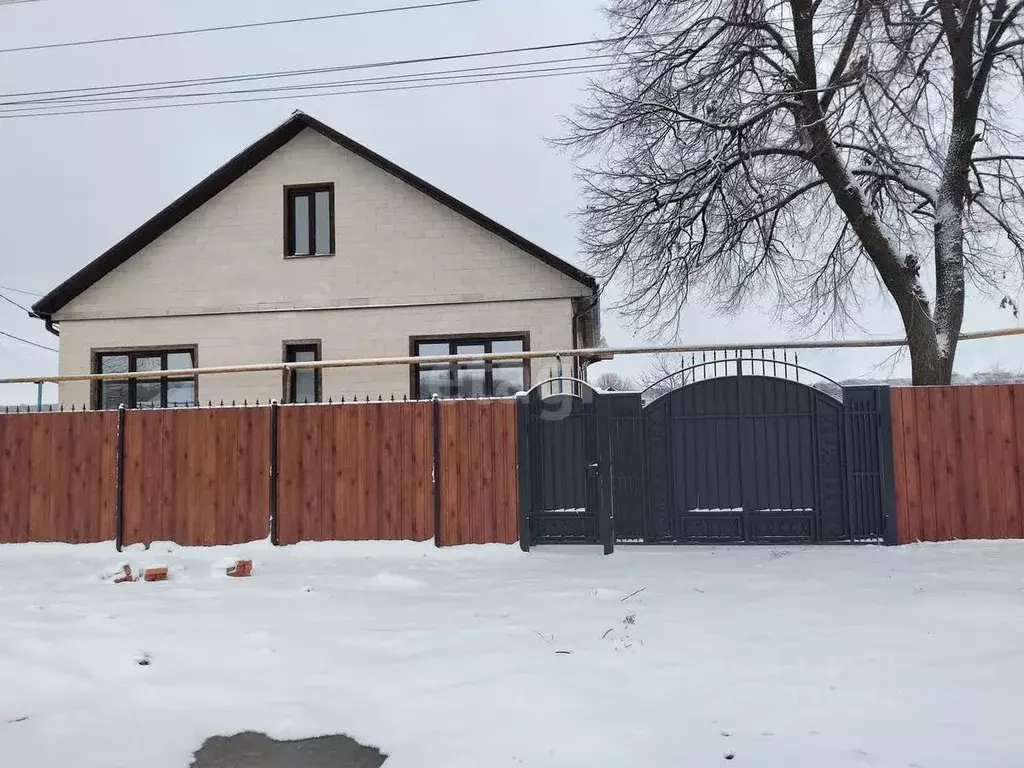 Дом в Белгородская область, Бирюч Красногвардейский район, ул. ... - Фото 1