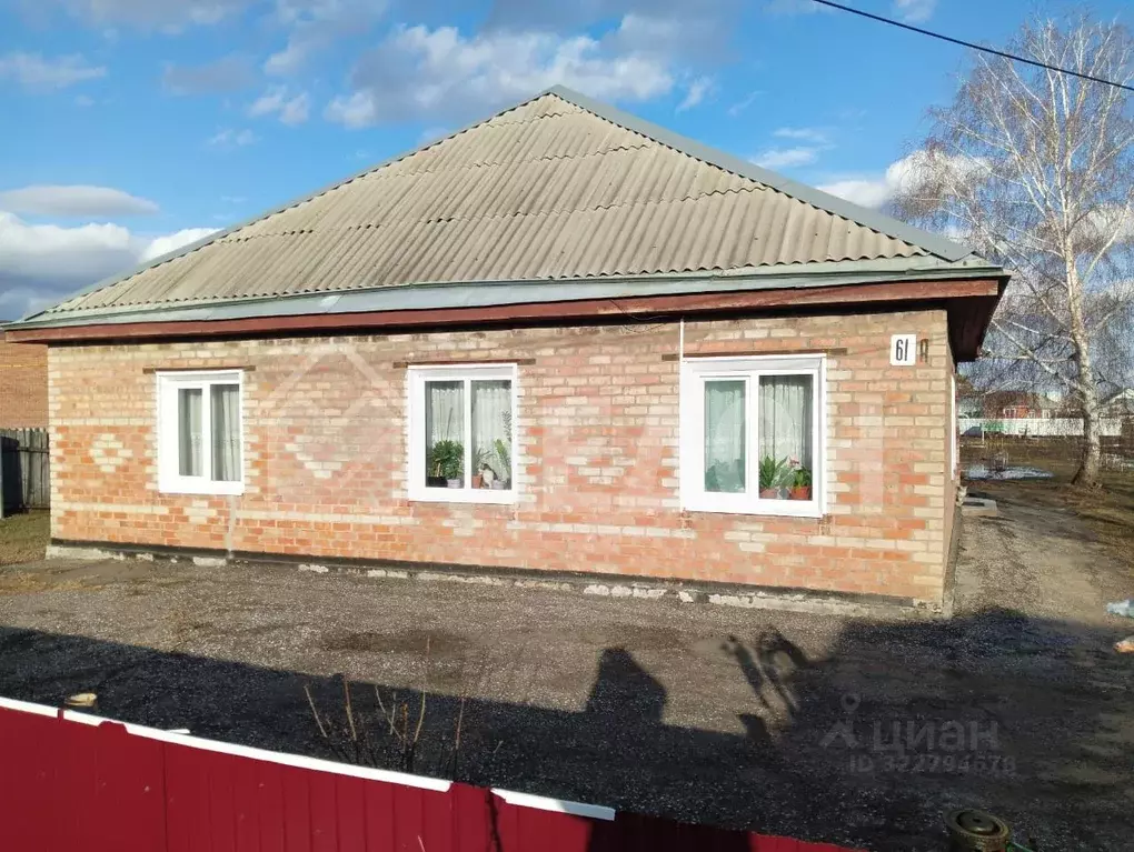 Дом в Омская область, с. Азово ул. Советская, 61А (106 м) - Фото 1
