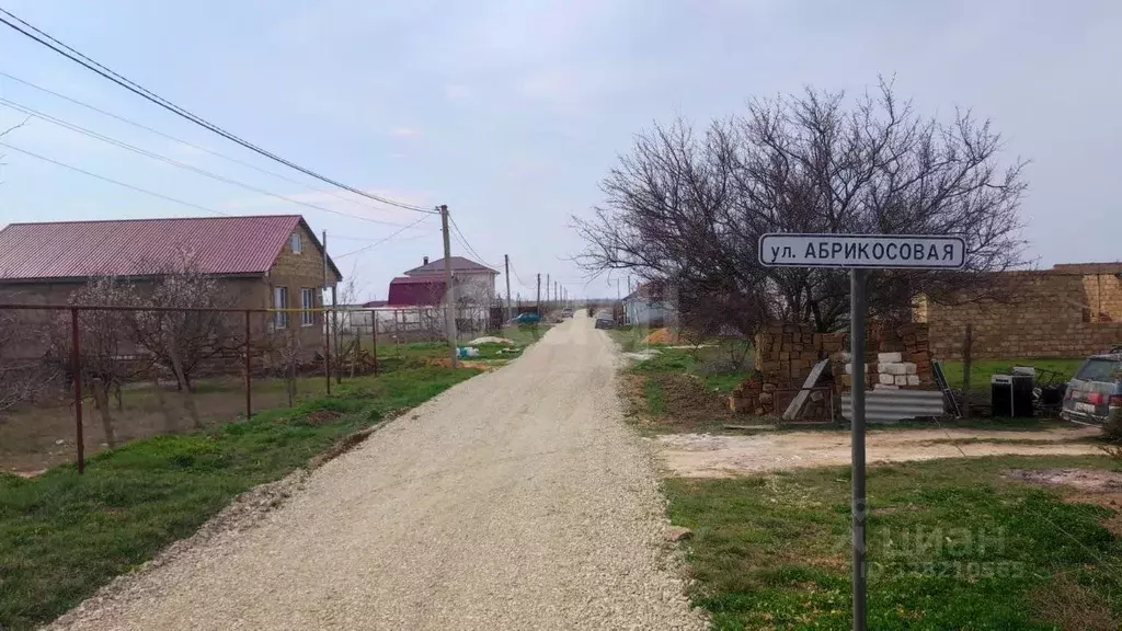 Участок в Крым, Сакский район, Лесновское с/пос, с. Владимировка ул. ... - Фото 1