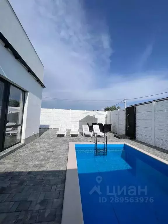 Дом в Крым, Сакский район, Уютненское с/пос ул. Центральная (120 м) - Фото 1