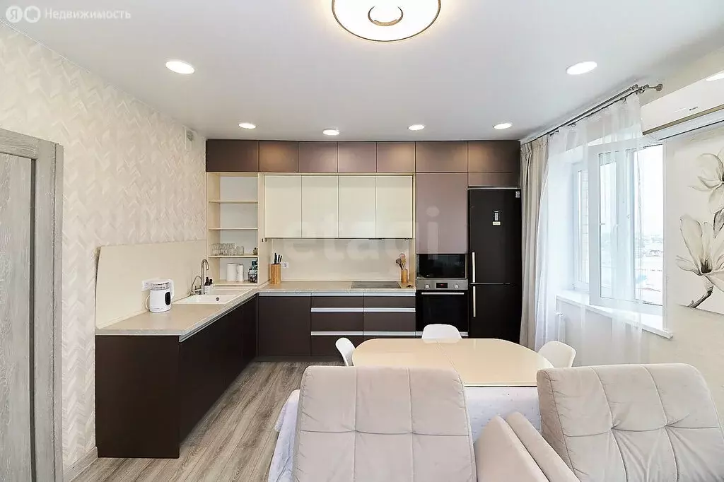 2-комнатная квартира: Тюмень, улица Мельникайте, 34 (65 м) - Фото 2