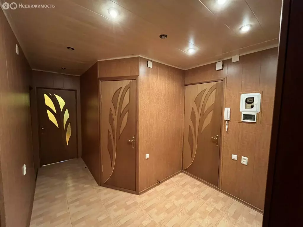 3-комнатная квартира: Владикавказ, улица Кутузова, 77 (69.5 м) - Фото 0