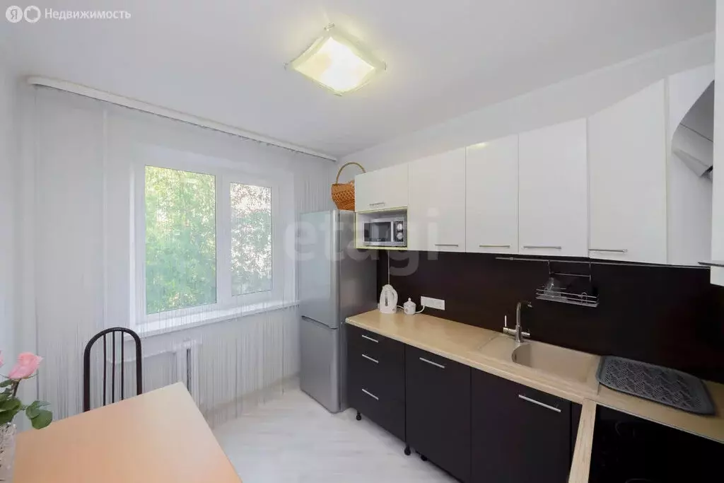 2-комнатная квартира: Тюмень, улица Александра Логунова, 4 (53 м) - Фото 0