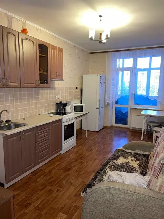 1-к кв. Омская область, Омск просп. Комарова, 15 (49.8 м) - Фото 2