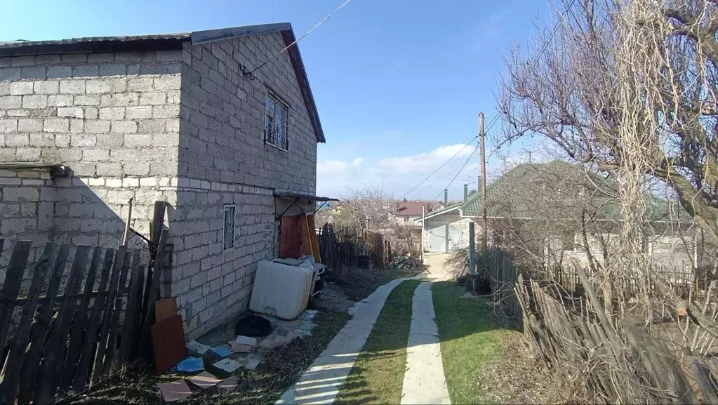 Дом в Волгоградская область, Волжский Изобилие СНТ, ул. Октябрьская ... - Фото 0