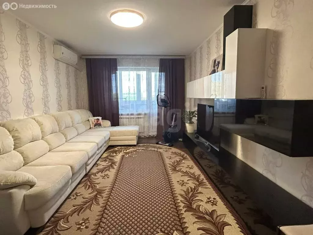 3-комнатная квартира: Саратов, улица имени В.С. Зарубина, 202 (82.1 м) - Фото 0