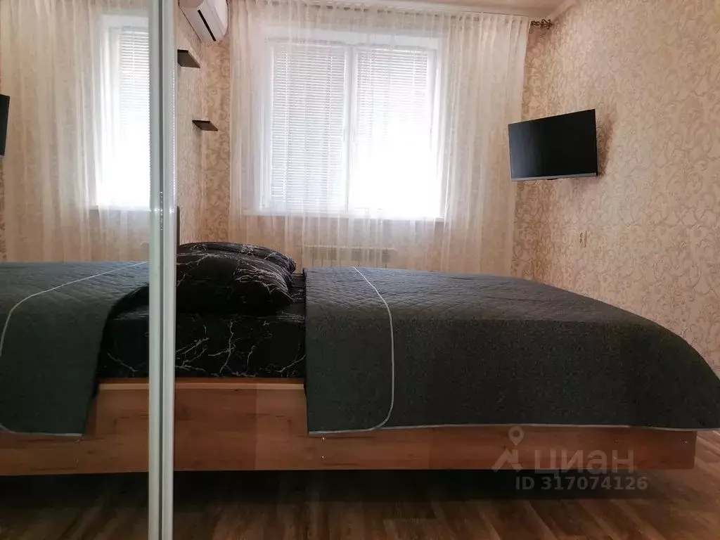 2-к кв. Астраханская область, Астрахань просп. Бумажников, 9к1 (60.0 ... - Фото 1