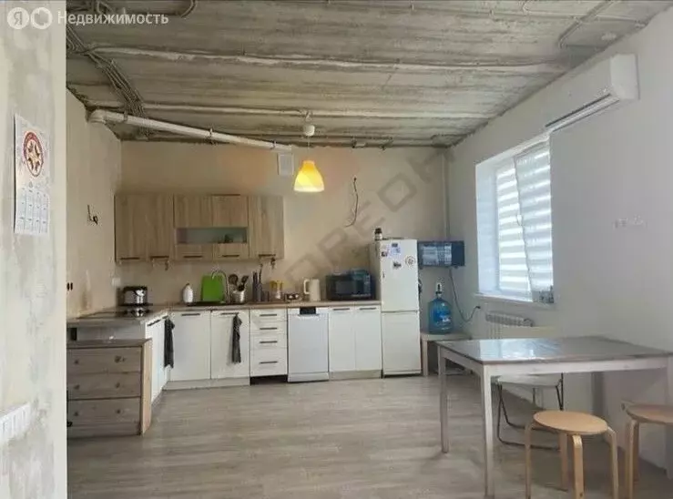 3-комнатная квартира: посёлок городского типа Яблоновский, улица ... - Фото 1