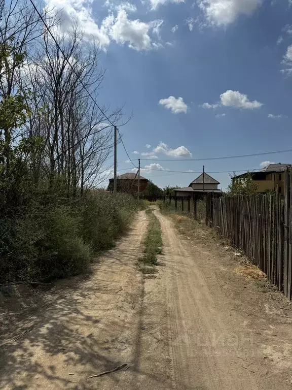 Участок в Астраханская область, Приволжский район, с. Растопуловка ... - Фото 0