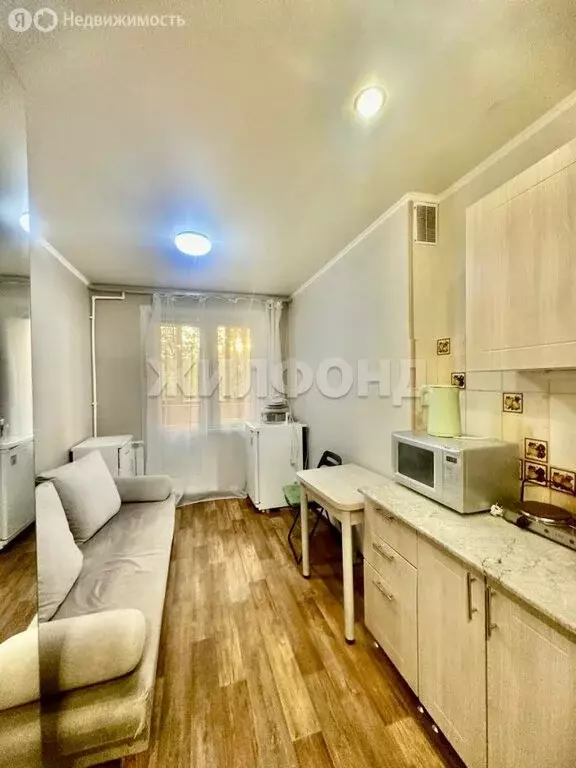 Квартира-студия: Тольятти, проспект Степана Разина, 35 (18 м) - Фото 1