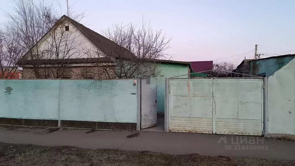 Дом в Астраханская область, Астрахань ул. Безжонова, 151 (71 м) - Фото 1