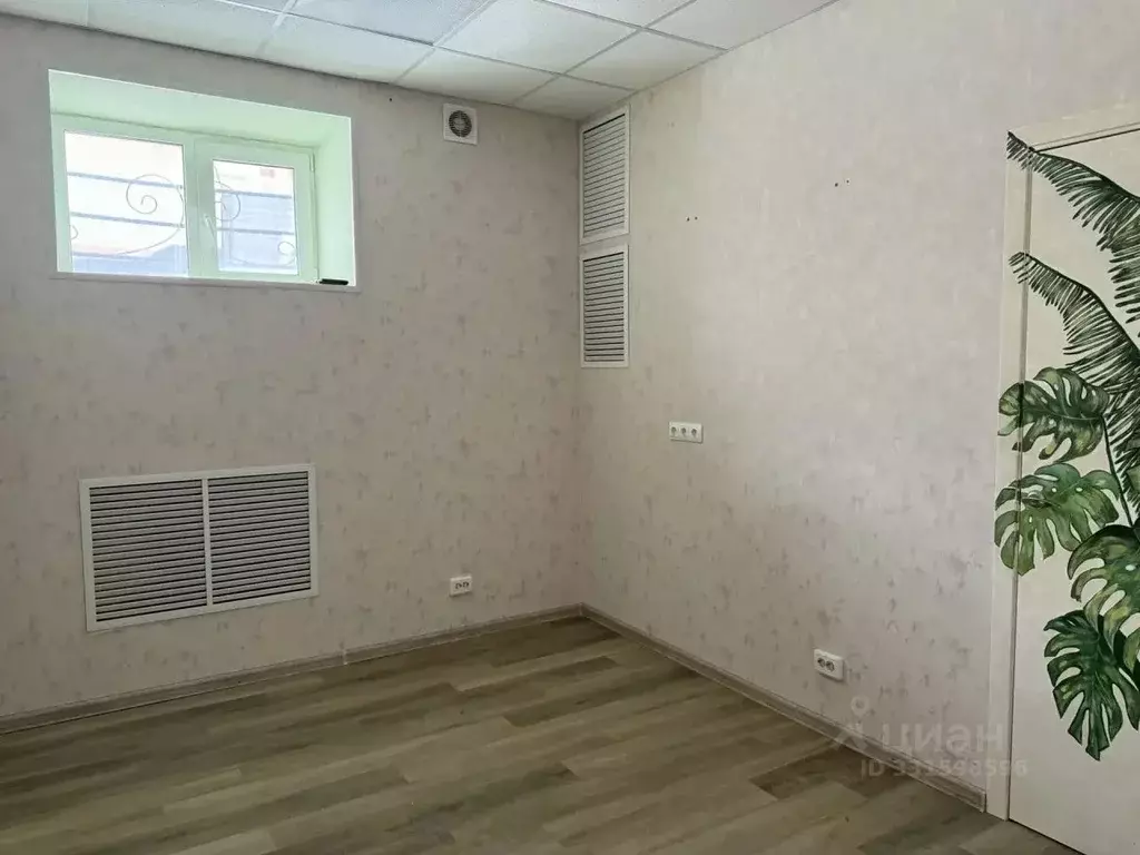 Помещение свободного назначения в Татарстан, Казань ул. Сафьян, 8 (24 ... - Фото 1