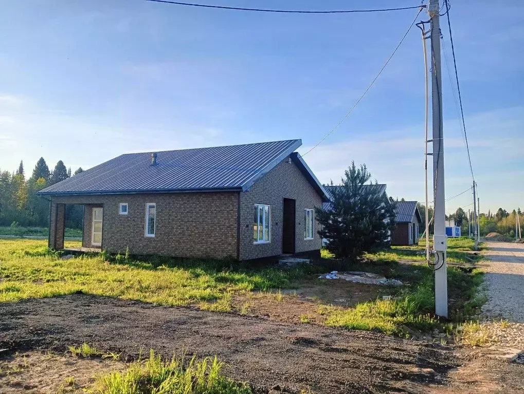 Дом в Пермский край, пос. Объект КРП ул. Бирюзовая (100 м) - Фото 1
