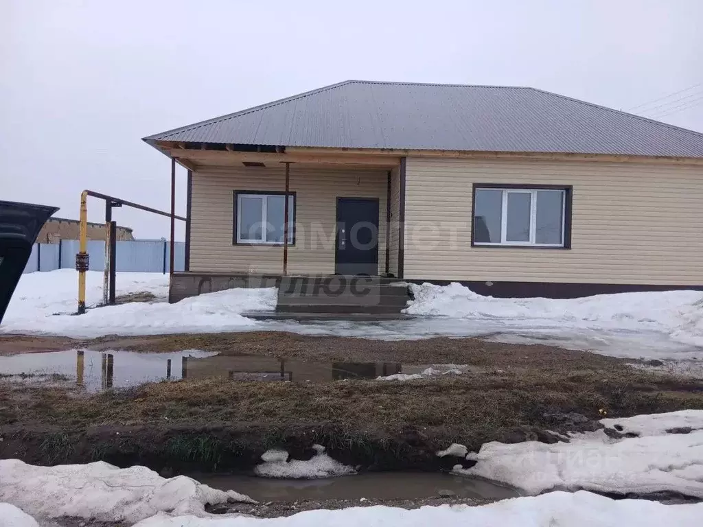 Дом в Оренбургская область, с. Ташла ул. Довженко (100 м) - Фото 1