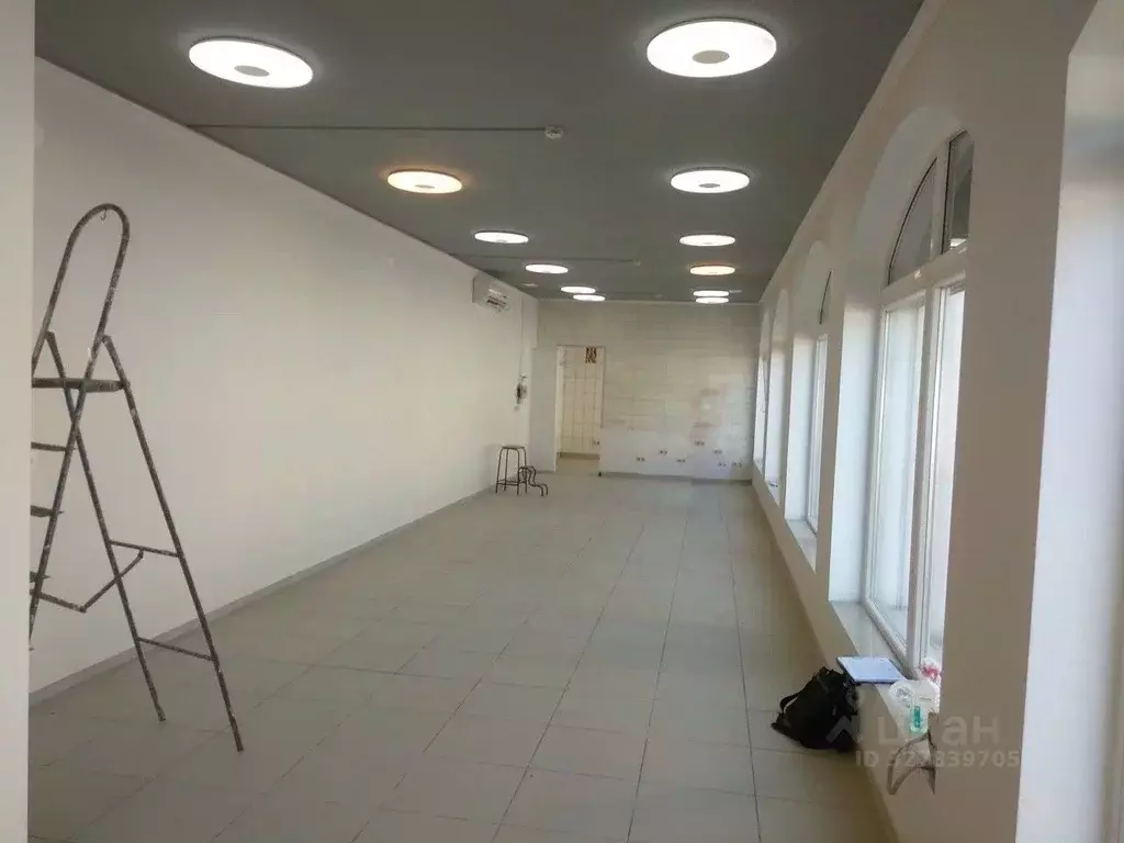 Помещение свободного назначения в Севастополь ул. Портовая, 31 (65 м) - Фото 1