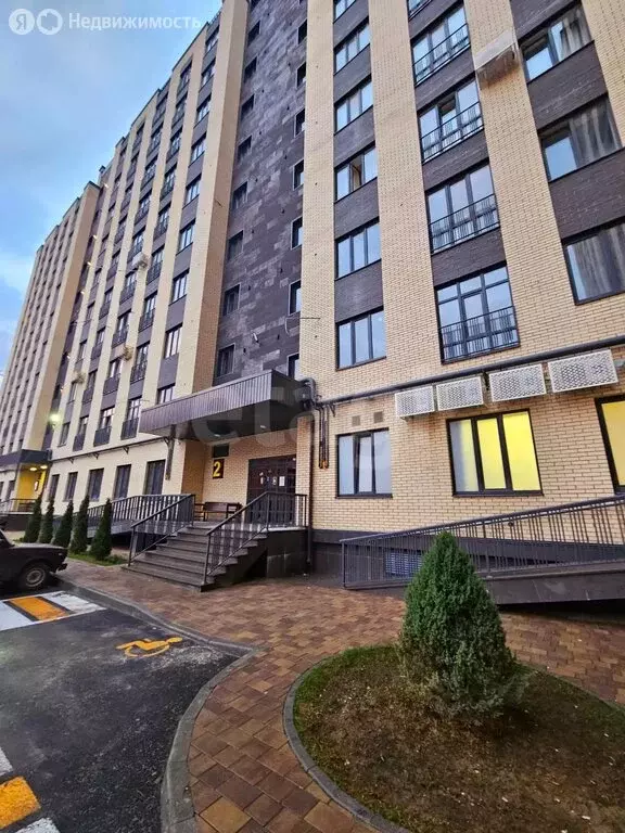 3-комнатная квартира: Владикавказ, улица Зураба Магкаева, 6Б (92 м) - Фото 1