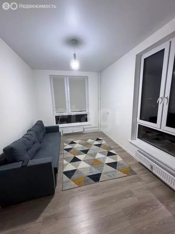 2-комнатная квартира: Тюмень, ул. Тимофея Чаркова (57.6 м) - Фото 2