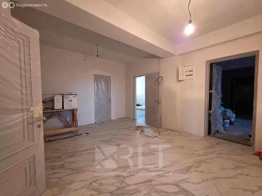 3-комнатная квартира: Махачкала, улица Дахадаева, 71 (150 м) - Фото 1