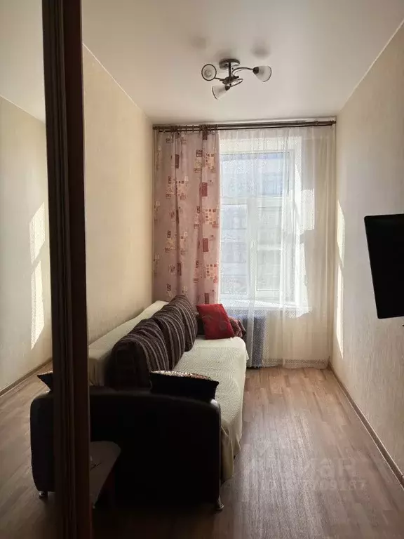 Комната Санкт-Петербург 13-я Васильевского острова линия, 68 - Фото 1