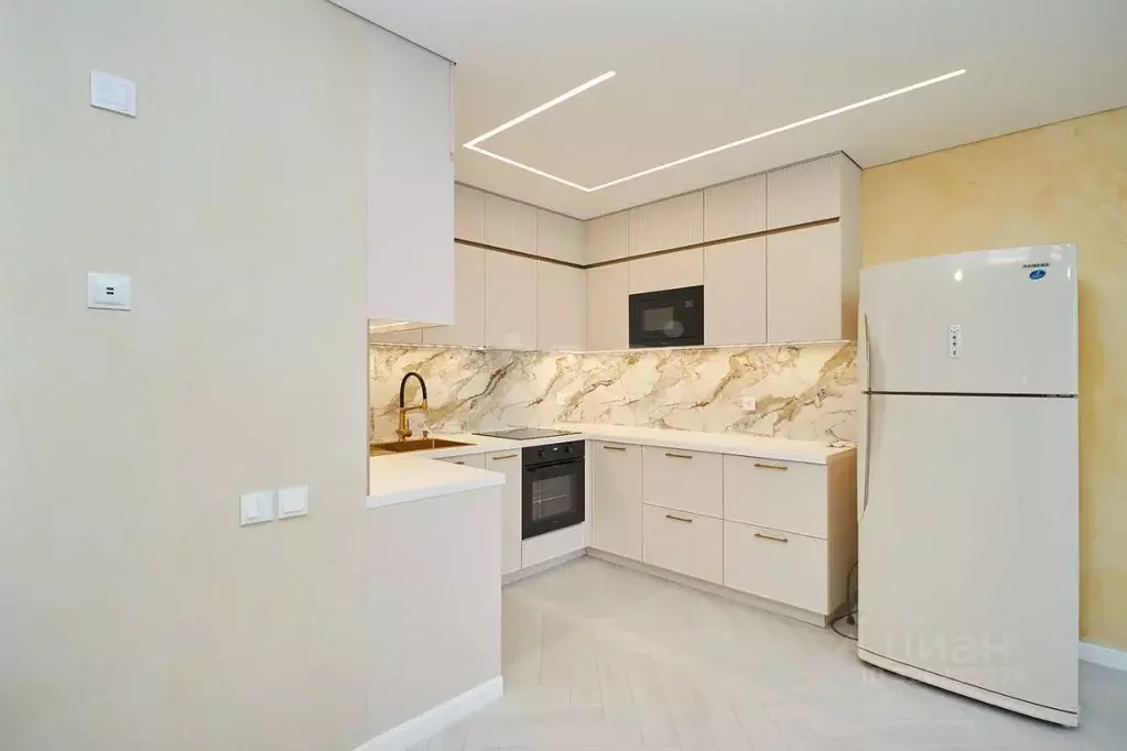 2-к кв. Тюменская область, Тюмень Харьковская ул., 72А (90.0 м) - Фото 1