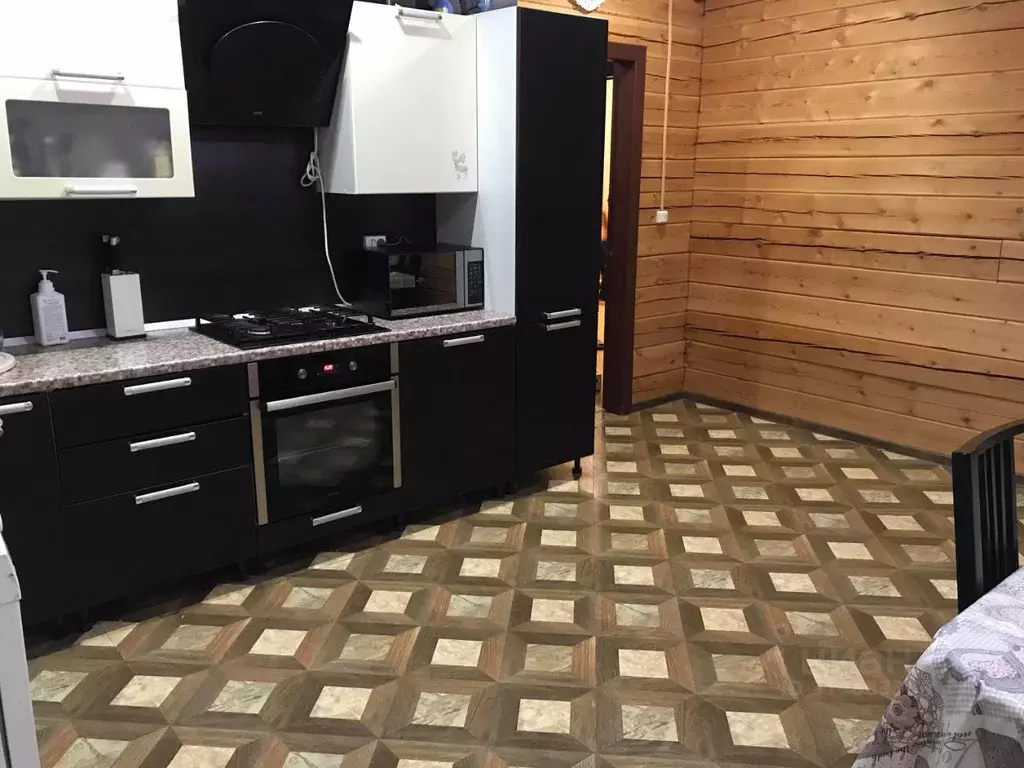 Дом в Саха (Якутия), Якутск ул. Рыдзинского (180 м) - Фото 1