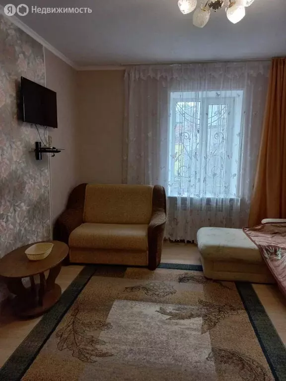 3-комнатная квартира: Евпатория, улица Революции, 27 (65 м) - Фото 1