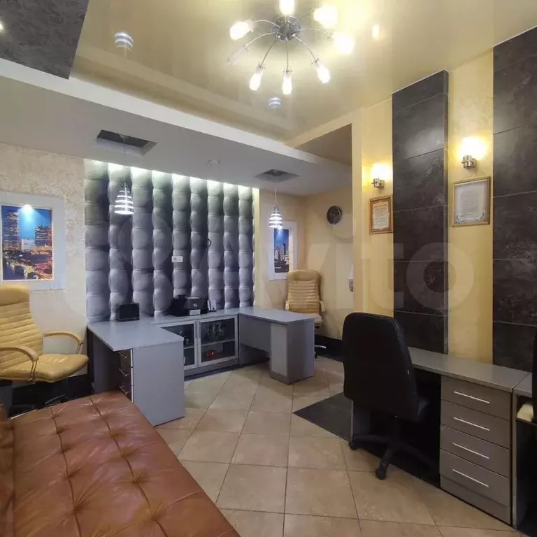 Офис с парковкой, 40 м2 - Фото 1