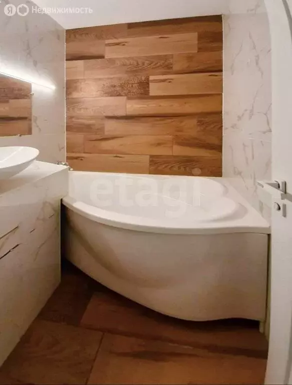 3-комнатная квартира: Омск, улица Малиновского, 23 (84 м) - Фото 0