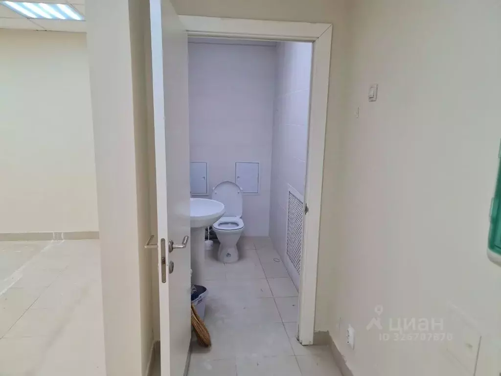 Торговая площадь в Калужская область, Калуга ул. Кирова, 78 (64 м) - Фото 1