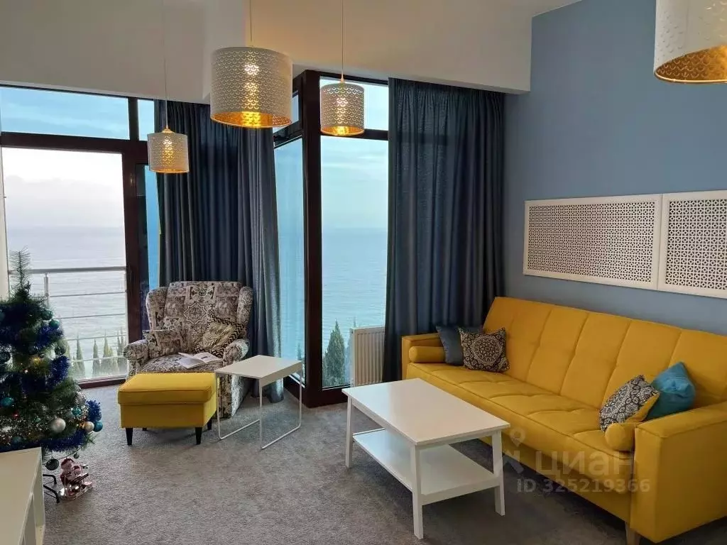 2-к кв. Крым, Алушта аллея Декабристов, 5 (75.0 м) - Фото 1