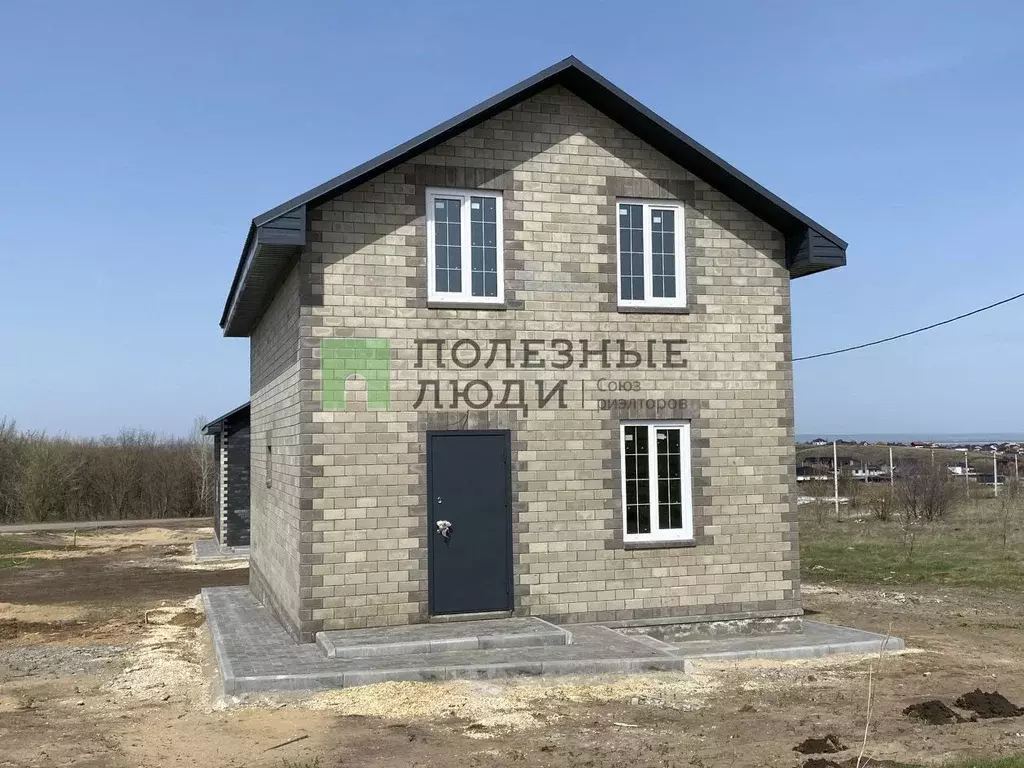 Дом в Саратовская область, с. Усть-Курдюм ул. Николаевская, 5 (120 м) - Фото 0