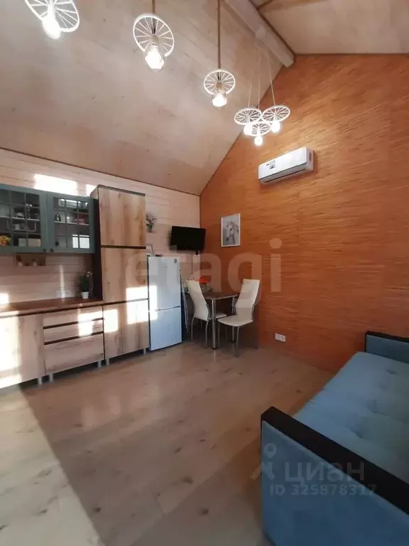 Дом в Крым, Сакский район, Новофедоровка пгт ул. Аэрофлотская (43 м) - Фото 1