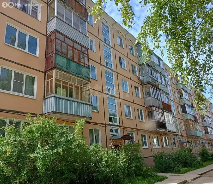 3-комнатная квартира: Коряжма, улица Набережная им. Н. Островского, 54 ... - Фото 1