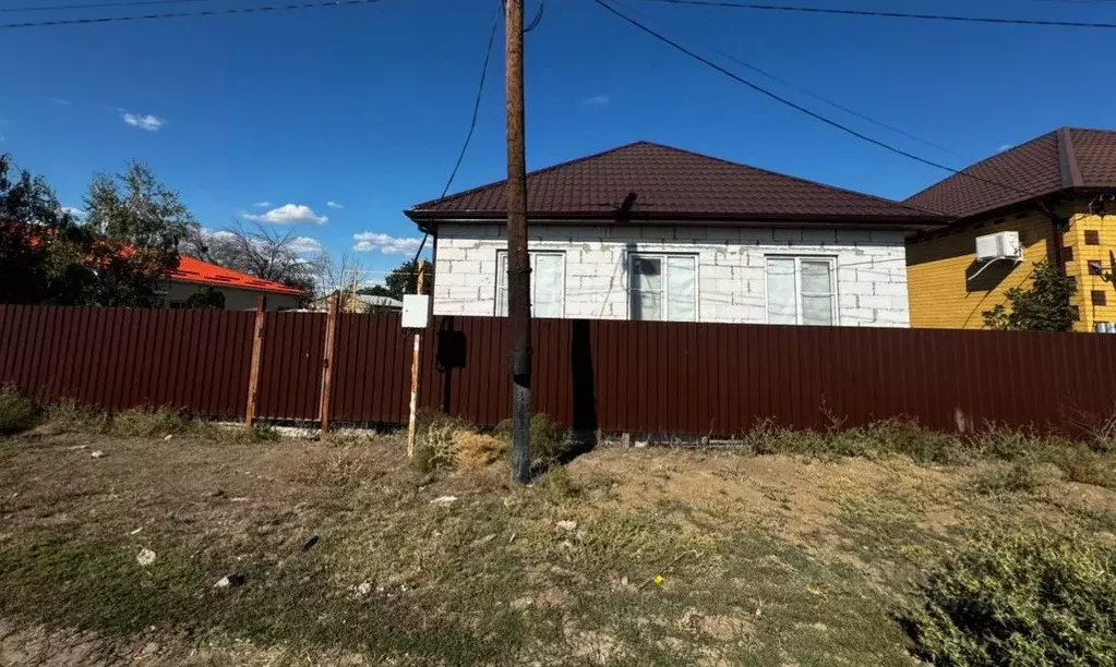Дом в Астраханская область, Приволжский район, с. Яманцуг Центральная ... - Фото 0