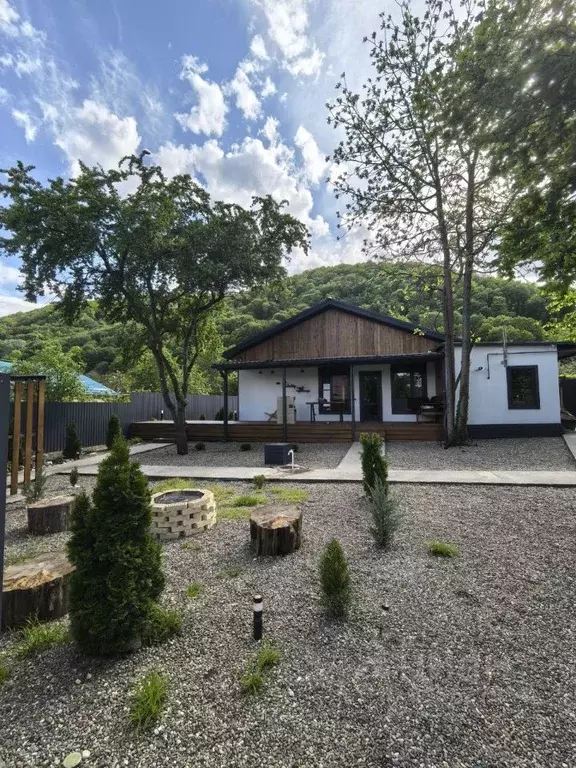 Дом в Адыгея, Майкопский район, пос. Каменномостский ул. Островского, ... - Фото 1