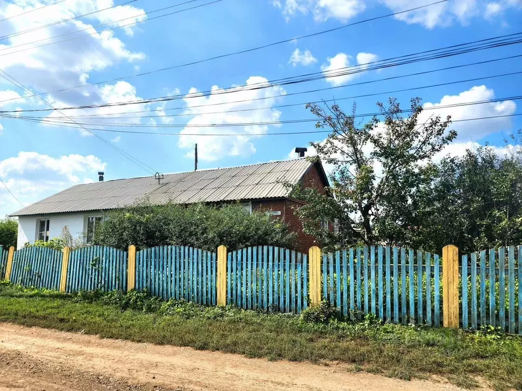 Дом в Башкортостан, Абзелиловский район, Янгильский сельсовет, с. ... - Фото 0