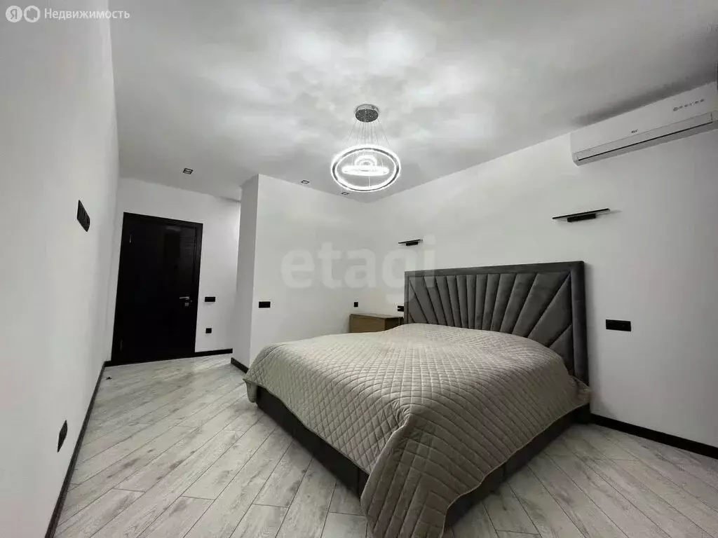 2-комнатная квартира: Владикавказ, улица Шамиля Джикаева, 4 (80 м) - Фото 1
