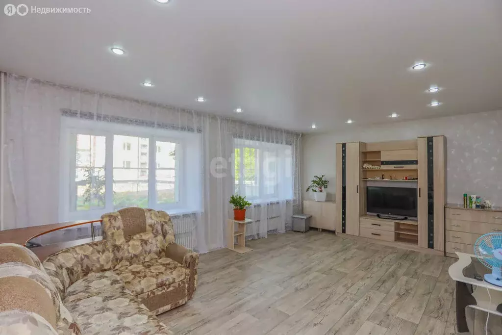2-комнатная квартира: Ангарск, микрорайон 12А, 7 (67.9 м) - Фото 1