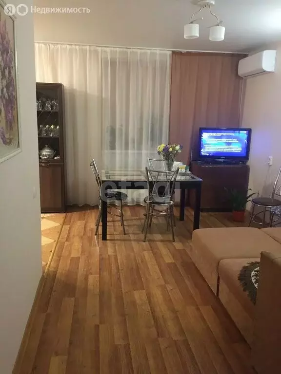 3-комнатная квартира: село Песчаное, улица Комарова, 14 (66.2 м) - Фото 1