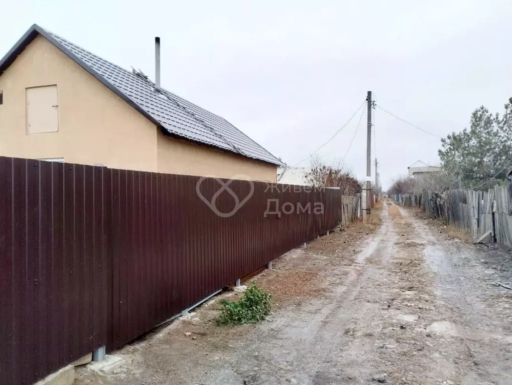 Дом в Волгоградская область, Волжский Здоровье Химика СНТ, ул. 10-я ... - Фото 0