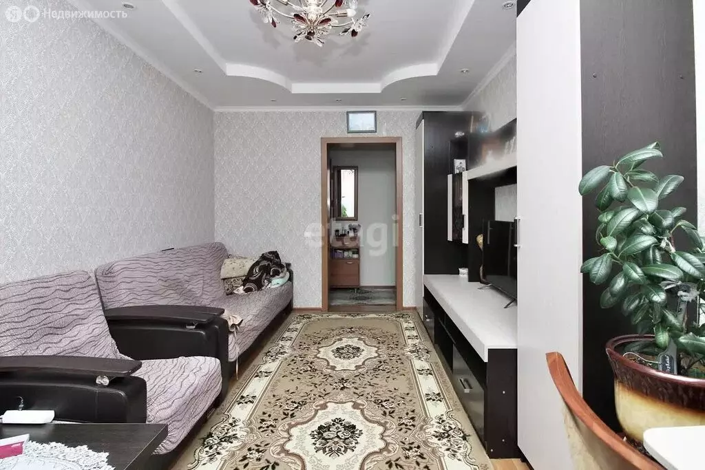3-комнатная квартира: Боровский, улица Братьев Мареевых, 8 (57.2 м) - Фото 1