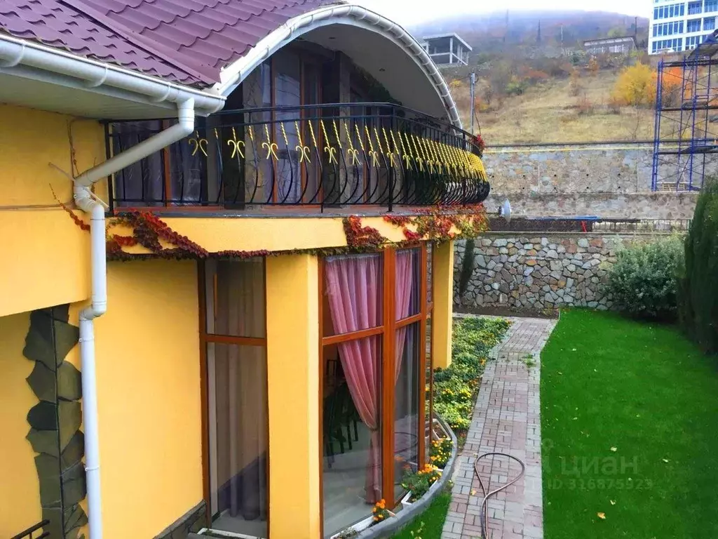 Дом в Крым, Алушта городской округ, с. Малый Маяк 25 (220 м) - Фото 1
