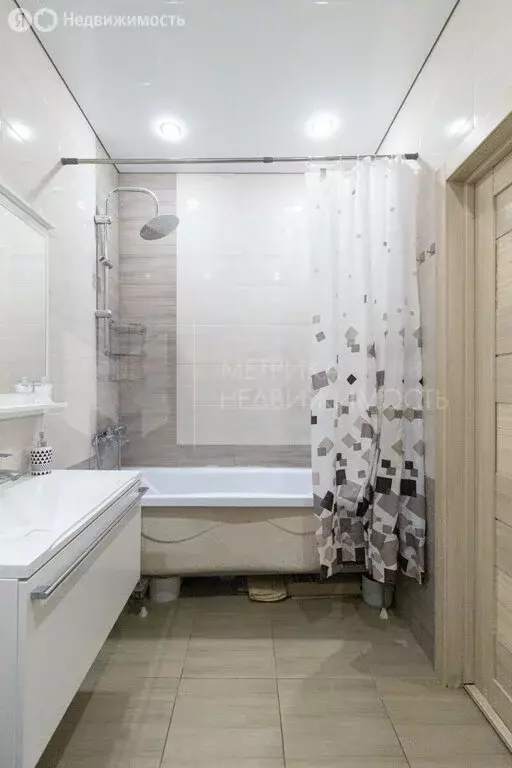 1-комнатная квартира: Тюмень, Велижанская улица, 68 (49.2 м) - Фото 1