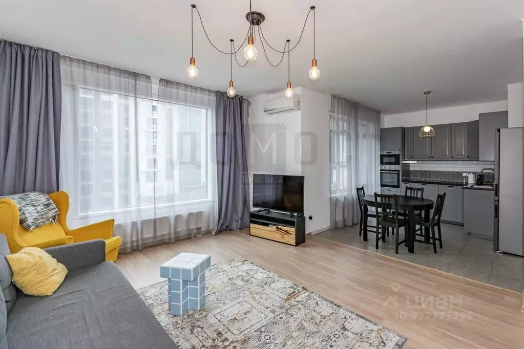 2-к кв. Свердловская область, Екатеринбург ул. Хохрякова, 63 (61.9 м) - Фото 1