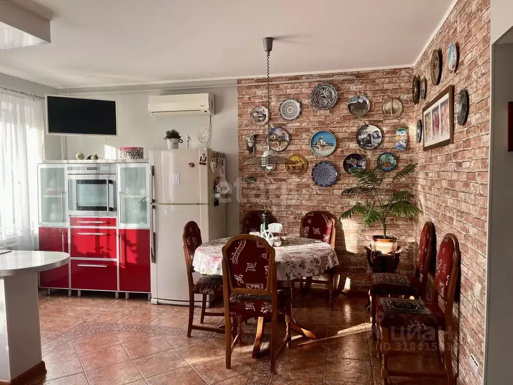 Дом в Астраханская область, Астрахань ул. Адмирала Нахимова, 251 (222 ... - Фото 1