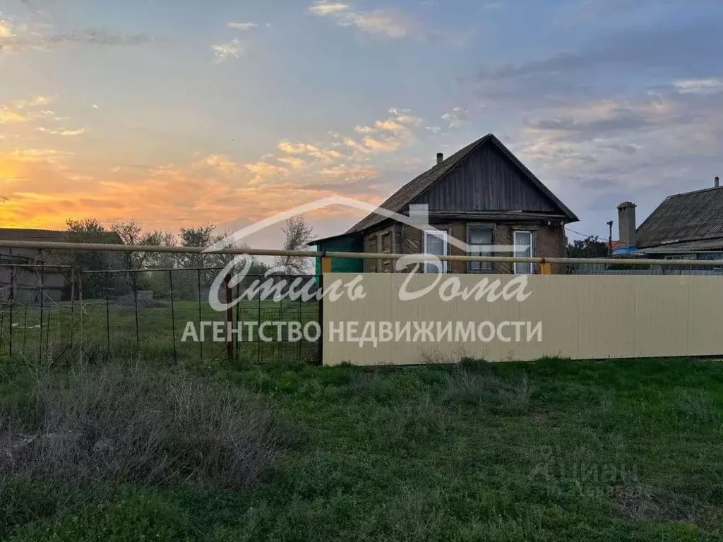 Дом в Волгоградская область, Городищенский район, с. Карповка ... - Фото 0