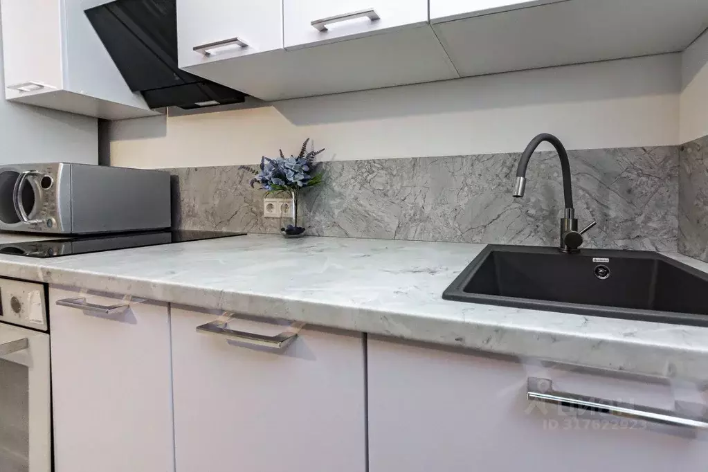 2-к кв. Тюменская область, Тюмень ул. Николая Семенова, 27к2 (66.0 м) - Фото 1