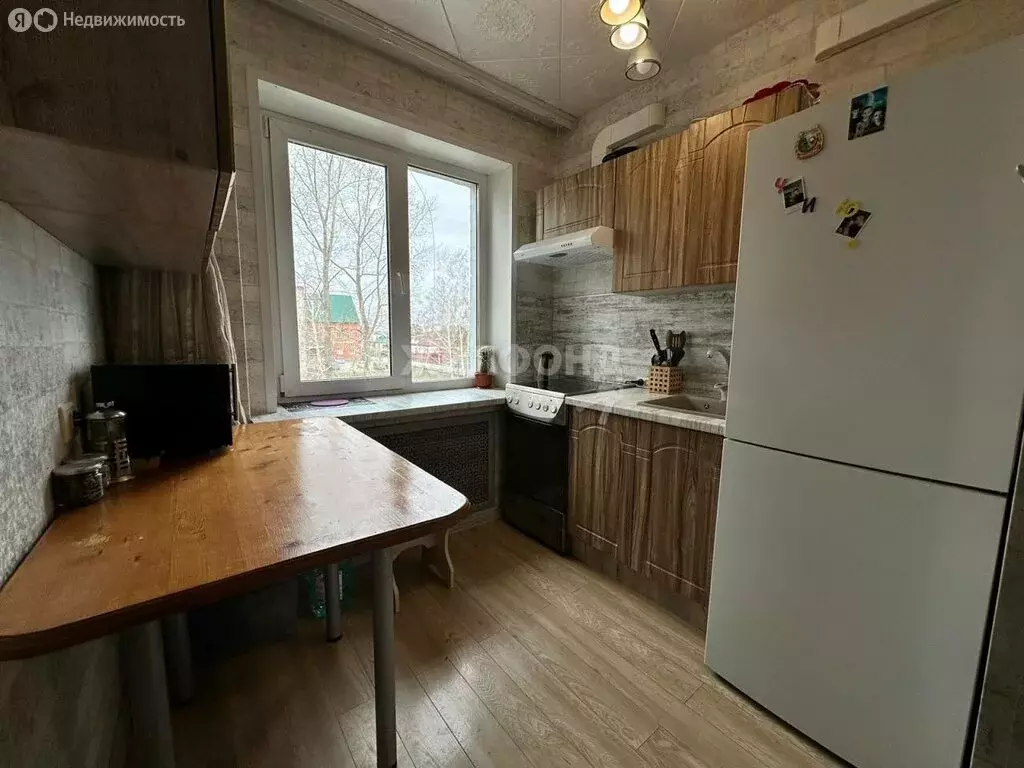 3-комнатная квартира: село Прокудское, улица Есенина, 21 (61 м) - Фото 0