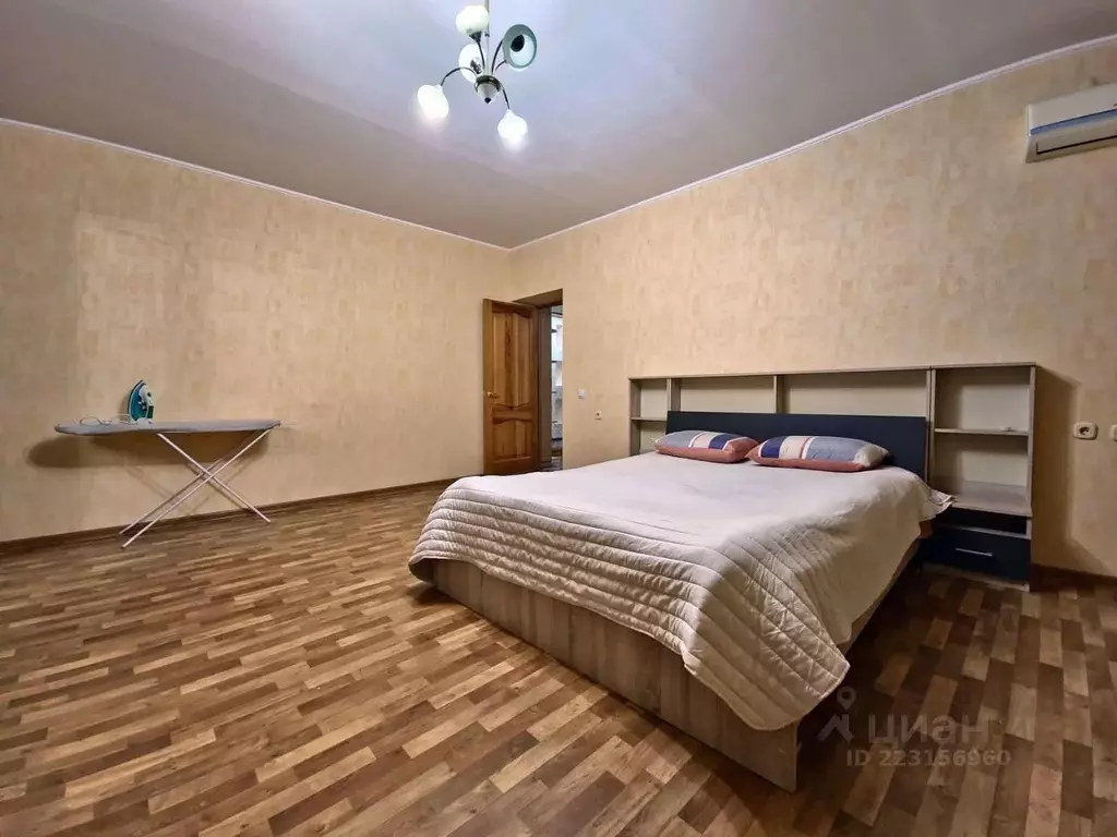 3-к кв. Волгоградская область, Волгоград ул. 50 лет Октября, 40 (90.0 ... - Фото 1