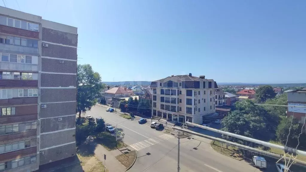 2-к кв. Адыгея, Майкоп ул. 12 Марта, 150К1 (53.6 м) - Фото 0